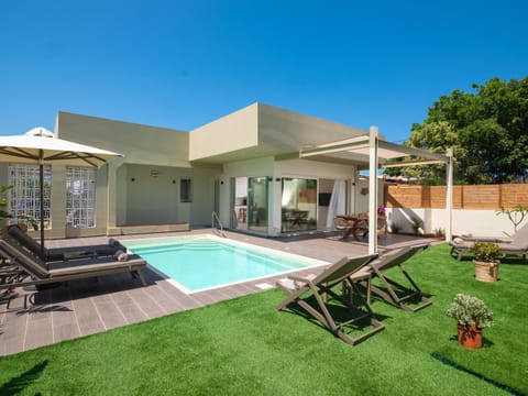 Garden view, Swimming pool, sunbed