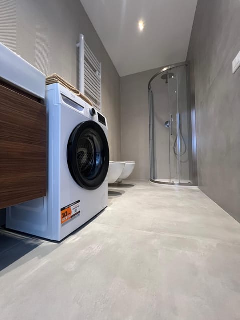 Bathroom, washing machine