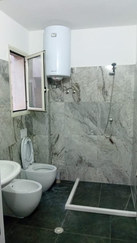 TRIUMPH rooms and apartment Bed and Breakfast in Vlorë