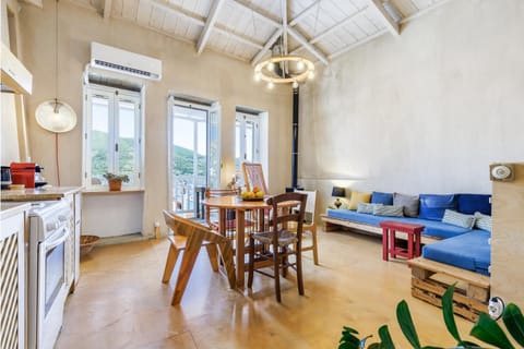 Kitchen or kitchenette, Living room, Seating area, Dining area