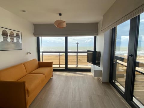 View (from property/room), Balcony/Terrace, Living room