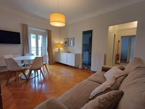 TV and multimedia, Seating area, Dining area