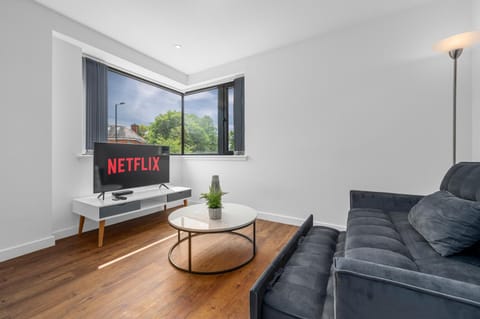 TV and multimedia, Living room, Seating area, Entertainment