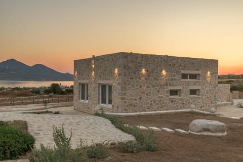 Property building, Day, Natural landscape, Mountain view, Sunset