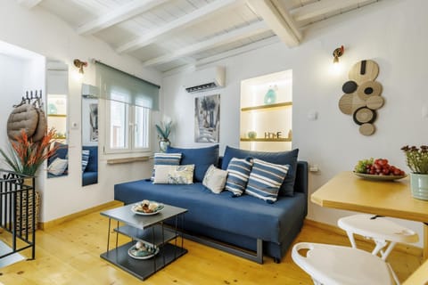 Living room, Seating area, air conditioner