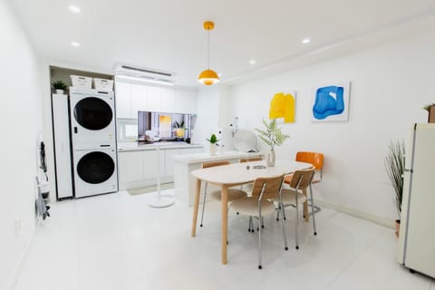 Kitchen or kitchenette, Living room