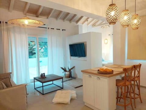 Communal lounge/ TV room, Living room