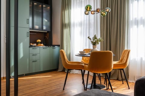 Kitchen or kitchenette, Living room, Seating area, Dining area, stove