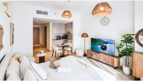 Communal lounge/ TV room, Bed, Seating area