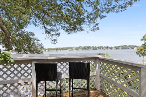 Dave's Last Resort Lakeside-Cozy Cabin 6 Hotel Room Cabin in Indiana