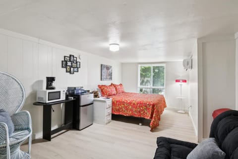 Dave's Last Resort Lakeside-Cozy Cabin 6 Hotel Room Cabin in Indiana