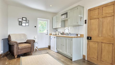 Kitchen or kitchenette, Seating area, dishwasher, pet friendly, stove