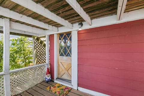 Dave's Last Resort Lakeside-Comfy Cabin 5 Hotel Room Cabin in Indiana