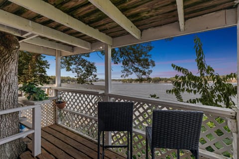 Dave's Last Resort Lakeside-Comfy Cabin 5 Hotel Room Cabin in Indiana