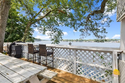 Dave's Last Resort - Poolside Cabin 4 Hotel Room Cabin in Indiana