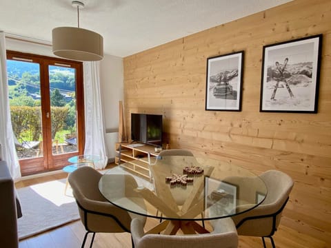 TV and multimedia, Living room, Dining area