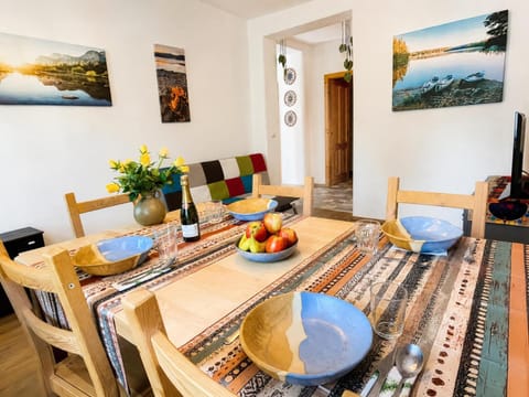 Dining area, Food