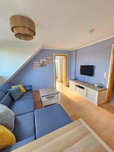 Communal lounge/ TV room, TV and multimedia, Living room, Seating area