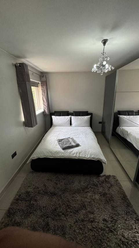 Family & Contractors 3 BR Bungalow Cot Garden Netflix Coffee Station House in Walsall