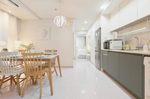 Kitchen or kitchenette, Living room, Seating area, Dining area, dishwasher, toaster
