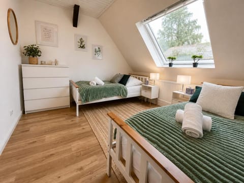 Bed, Photo of the whole room, Seating area, Bedroom, heating, internet, towels, wardrobe