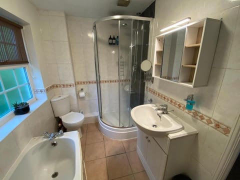 Central Reading 3-Bed House & Garden House in Reading