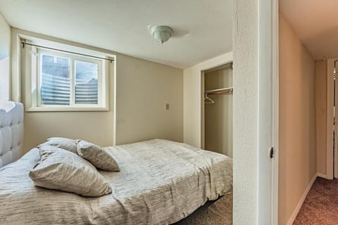 Four Bedroom Retreat Retreat Near Cheyenne Mountain Apartment in Colorado Springs