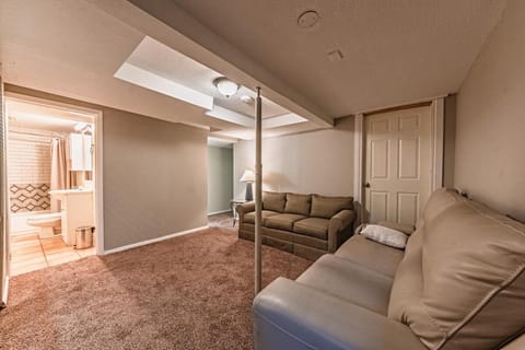 Four Bedroom Retreat Retreat Near Cheyenne Mountain Apartment in Colorado Springs