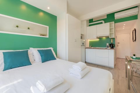 Bed, Kitchen or kitchenette, Photo of the whole room, Bedroom, towels