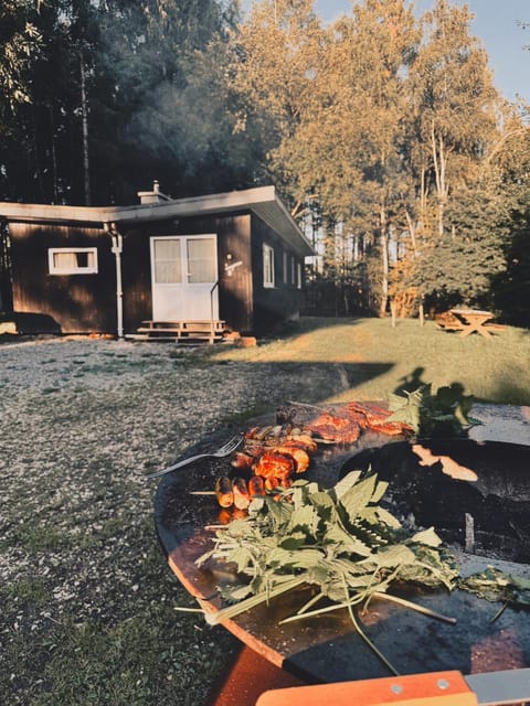 Restaurant/places to eat, BBQ facilities, BBQ facilities, Garden, Dining area, Canoeing, Hiking, Cycling, Pets, Seasons, children, Family, pet friendly