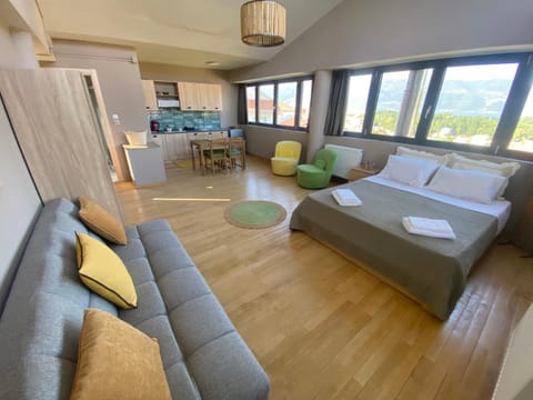 Bed, Photo of the whole room, Seating area, Bedroom