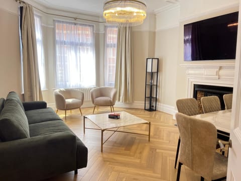 TV and multimedia, Living room, Dining area