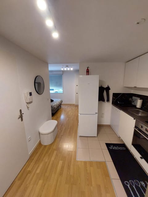Cosy Home 4 - Spacieux studio avec parking - 30 min Paris Apartment in Cergy