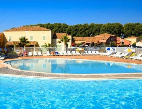 Pool view, Swimming pool, sunbed