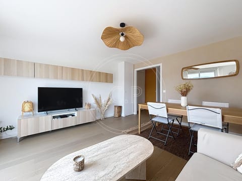 TV and multimedia, Living room, Dining area