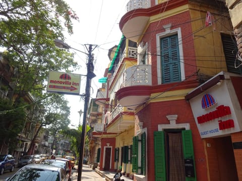 Facade/entrance