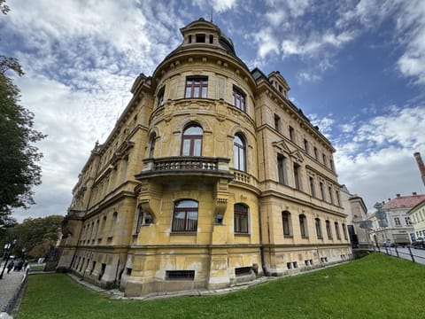Property building, Facade/entrance