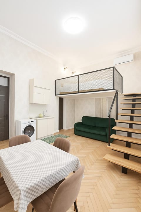 Bed, Photo of the whole room, Seating area, Bedroom