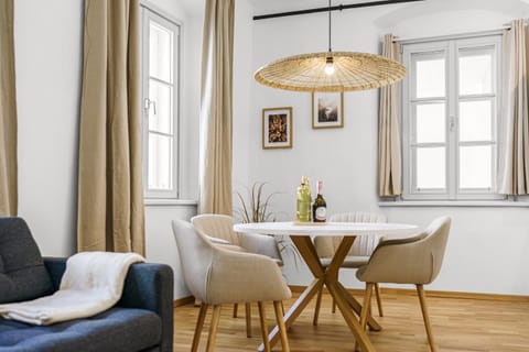 Living room, Dining area, Food