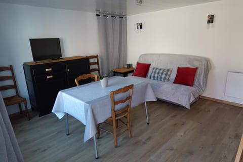 TV and multimedia, Living room, Dining area