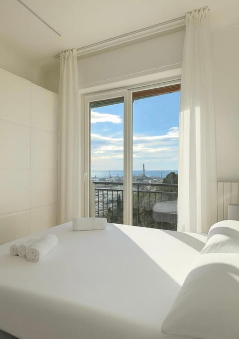 Lanterna View Apartment - Sea View Apartment in Genoa