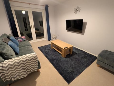 Spacious 3 bedroom house with games room Apartment in Leicester