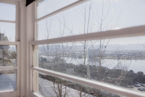 Trevallyn Retreat with River Views Apartment in Tasmania