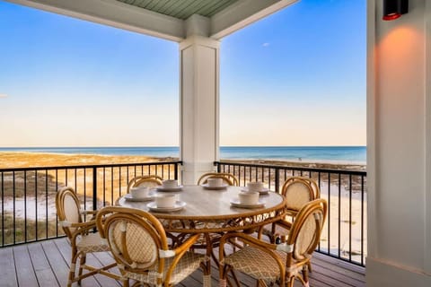 Elysian - Beachfront Paradise with Luxury Amenities House in Romar Beach