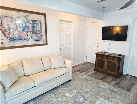 Waterfront hideaway on the canal House in South Daytona