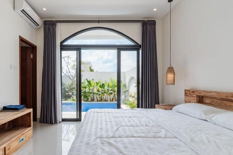 Quiet Escape with Lush Rice Field Views House in Kediri