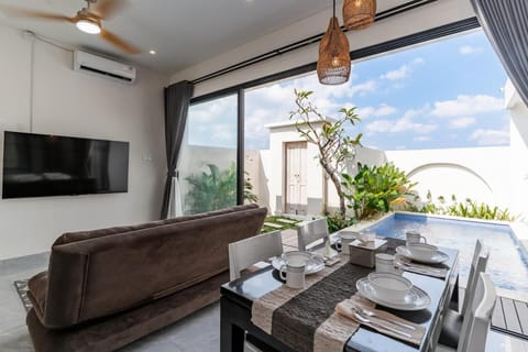 Quiet Escape with Lush Rice Field Views House in Kediri