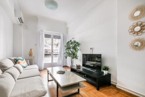 Communal lounge/ TV room, TV and multimedia, Living room, Seating area, Evening entertainment