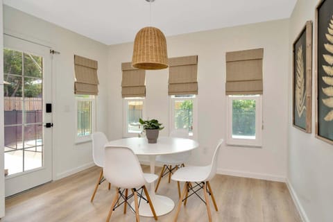 Seating area, Dining area