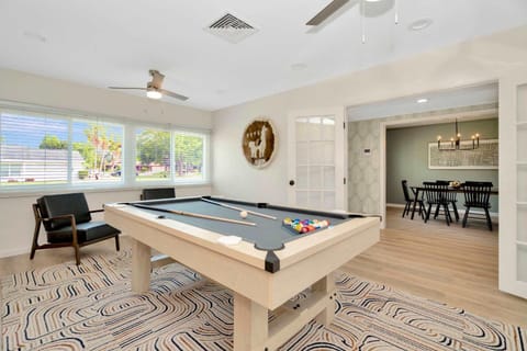 Billiard, Game Room